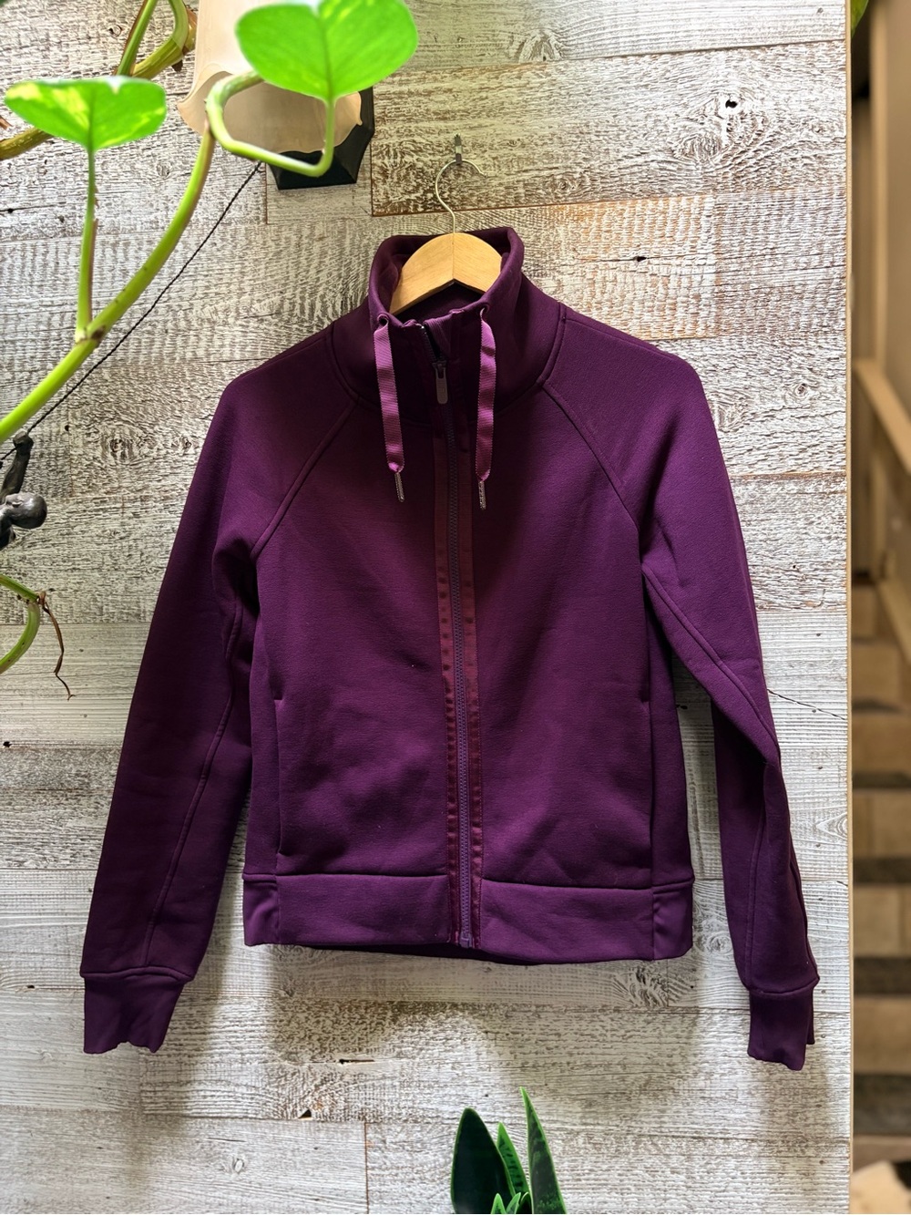 Lululemon | "Kick the Cold" Track-Inspired Midlayer Jacket - Women's 6, Magenta